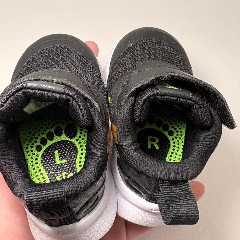 Baby Nike Star Runner‎ 3 Black Gold Hook & Loop Shoes 3C